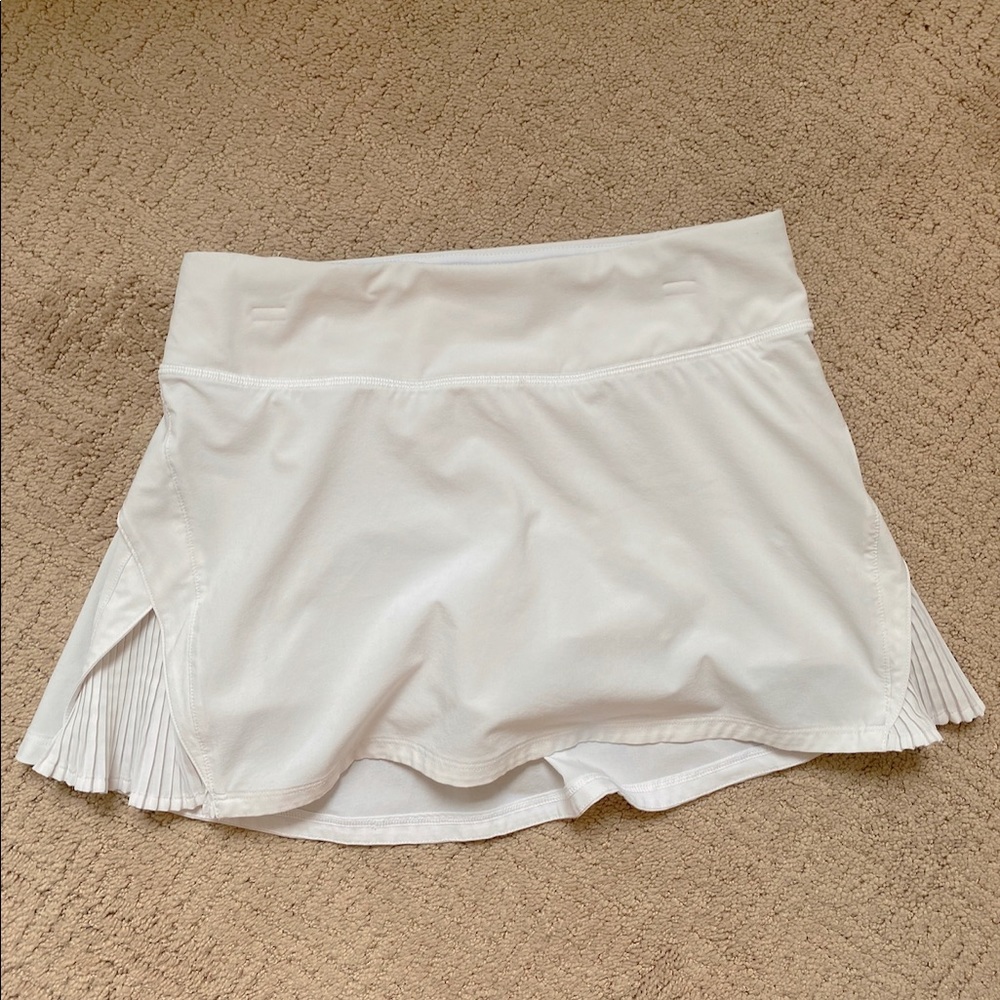 white lululemon play off the pleats skirt
